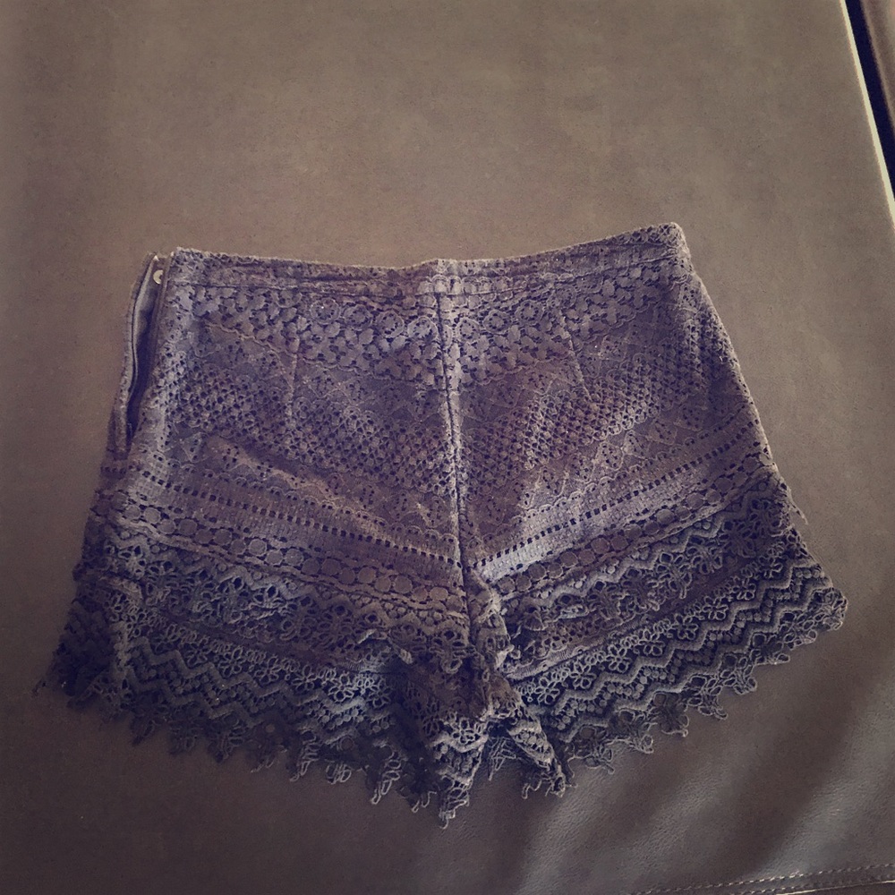 🌶 Black H&M crochet doily shorts size 10